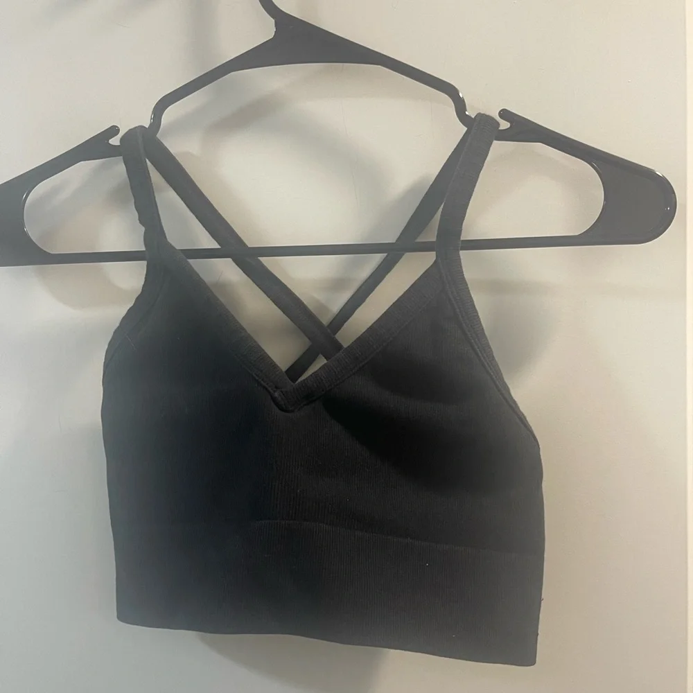 ALO Yoga Black Strappy Crop Top